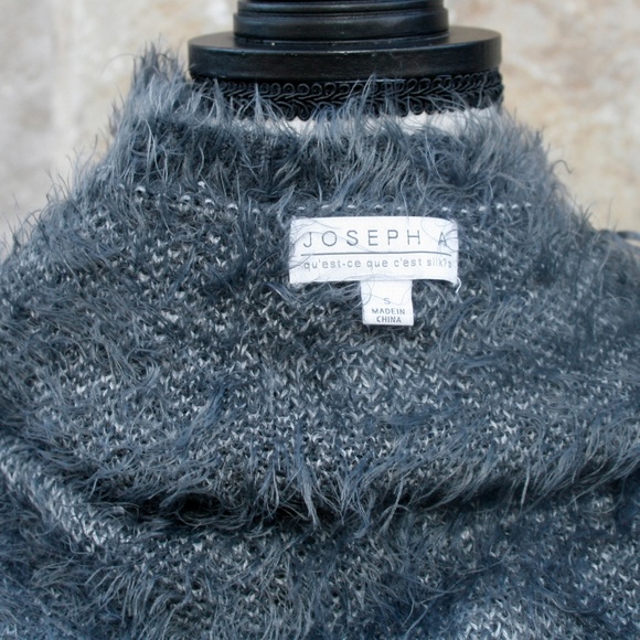 SOLD Joseph A. Gray & White Fuzzy Sweater Small - Picture 3 of 4